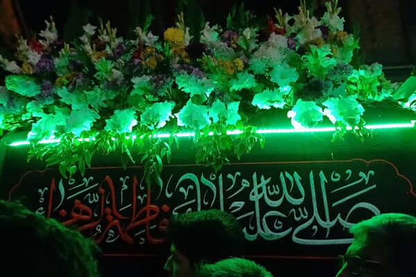 شکوه حماسه حضور مردم ورامین در مراسم تشییع نمادین و مراسم شام غریبان حضرت زهرا(س)