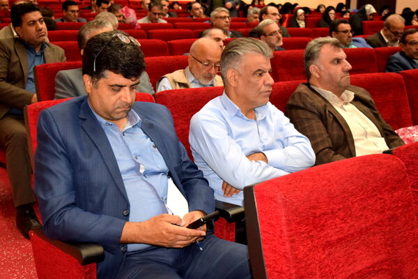 نشست توانمندسازی مدیران منطقه ۱۴ با محوریت مدیریت مدرسه‌محور و تحول آموزشی