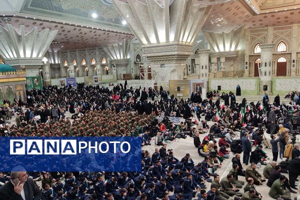 ویژه برنامه سالروز ورود امام خمینی به میهن در حرم مطهر ایشان