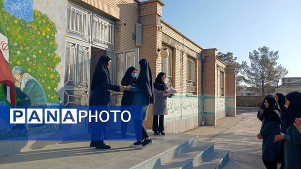 تجلیل از نمرات 20 امتحان نهایی و ممتازان علمی و پرورشی در جشن بیست دبیرستان خاتم الانبیا (ص)