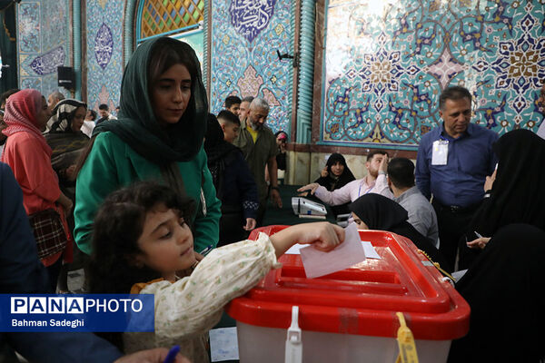 مرحله دوم انتخابات چهاردهمین دوره ریاست‌ جمهوری در حسینیه ارشاد