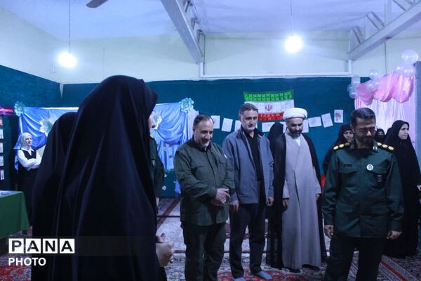  رنگین‌کمانِ ذهن در میدانِ مشقِ مبارزه شهر لالجین 