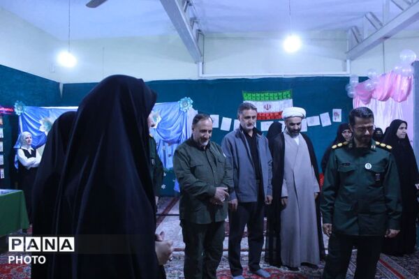  رنگین‌کمانِ ذهن در میدانِ مشقِ مبارزه شهر لالجین 