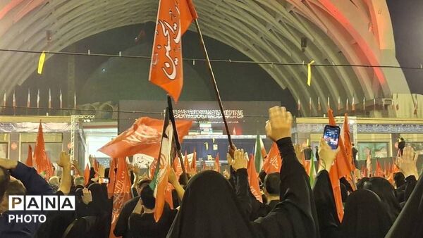 رسم وداع  با پیکر مطهر امام قائد