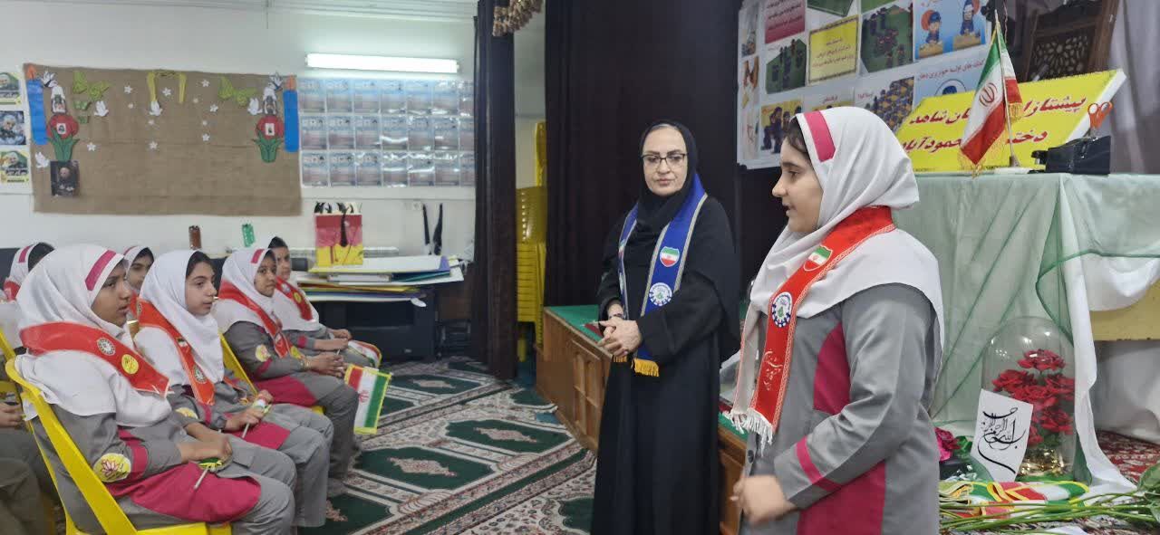 بازدید رئیس سازمان دانش‌آموزی از دبستان شاهد دختران