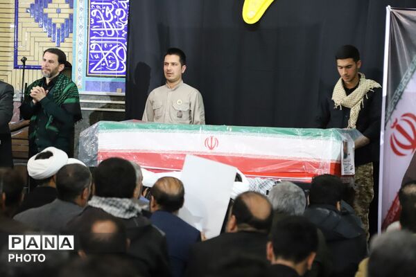 مراسم وداع با پیکر شهید حسین احمدی در دارالمؤمنین کبودرآهنگ