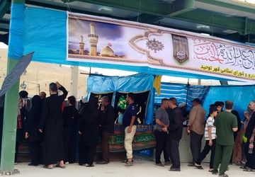 حضور زوار اربعین حسینی در موکب های واقع در ورودی شهر ایلام 