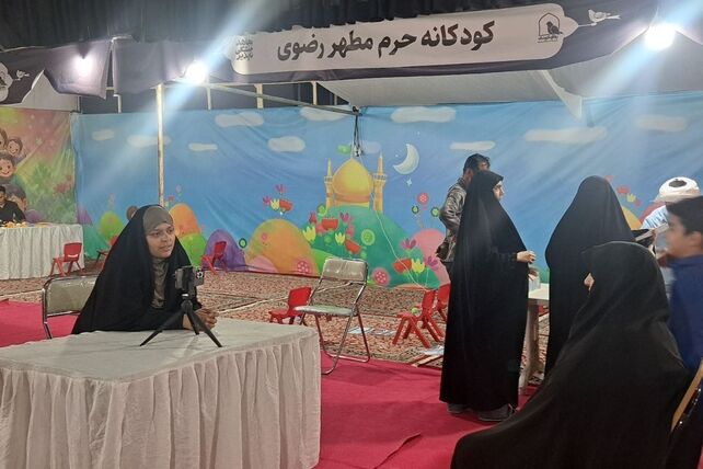 چهلمین روز رهبر شهید؛ غرفه خبرگزاری پانا در حرم مطهر رضوی میزبان زائران 