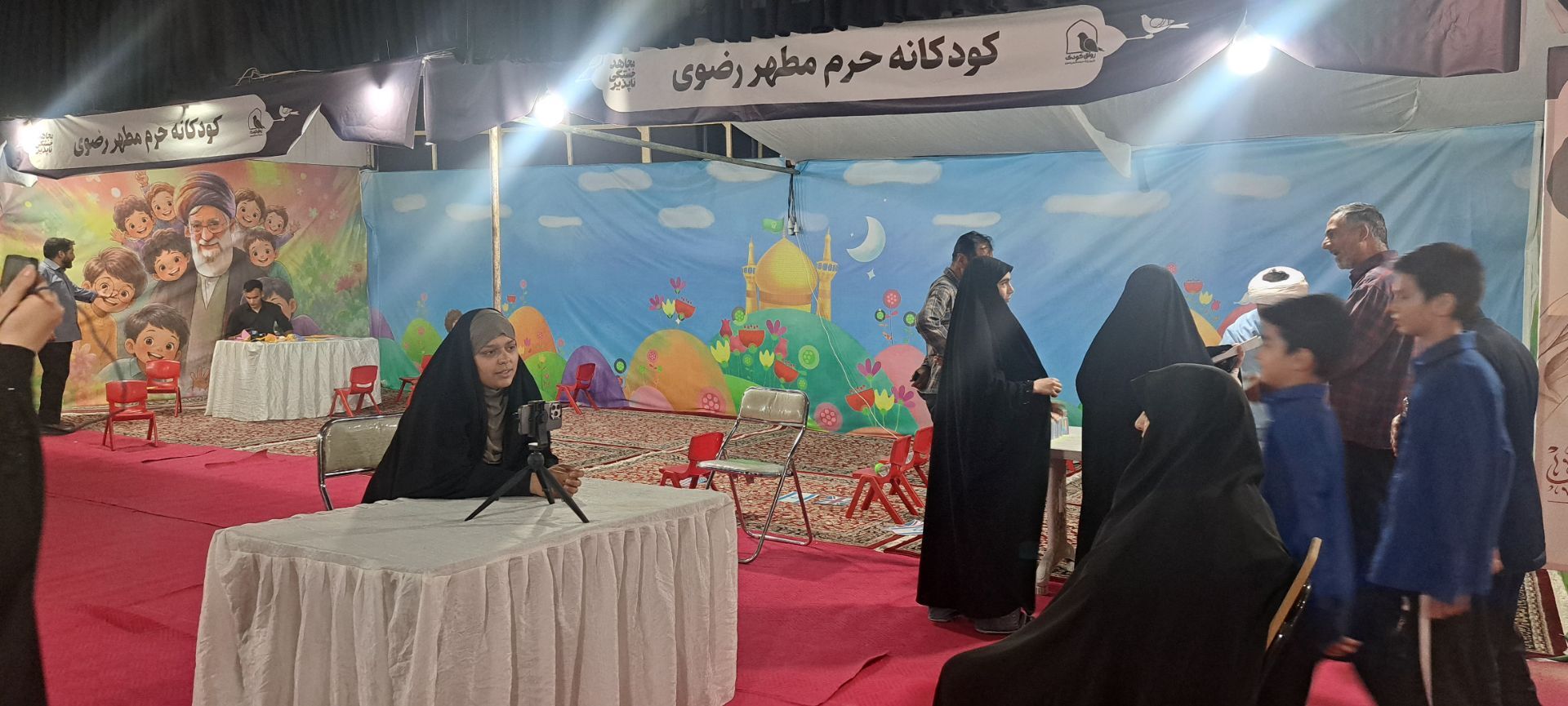 چهلمین روز رهبر شهید؛ غرفه خبرگزاری پانا در حرم مطهر رضوی میزبان زائران 
