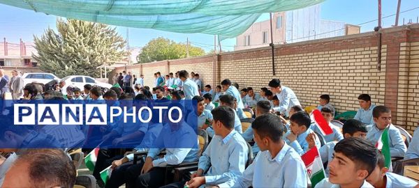 روشن شدن چراغ مدرسه قلم ۱۲ زاغه در ارتباط زنده با رئیس‌جمهور