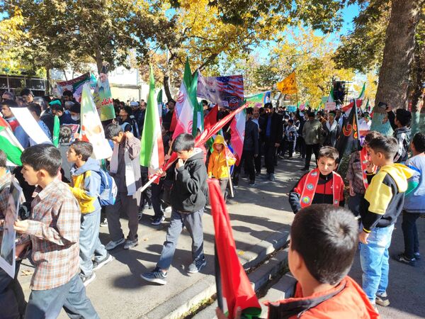 طنین شعارهای ضد استکباری در شاندیز