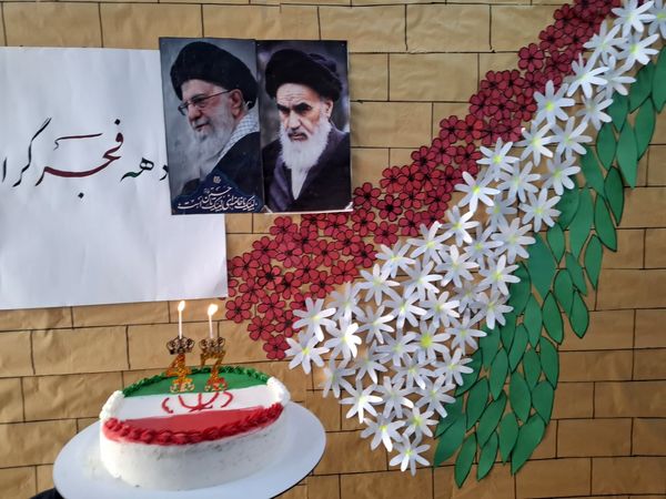 بزرگداشت روز ۲۲ بهمن  در دبستان میثاق 