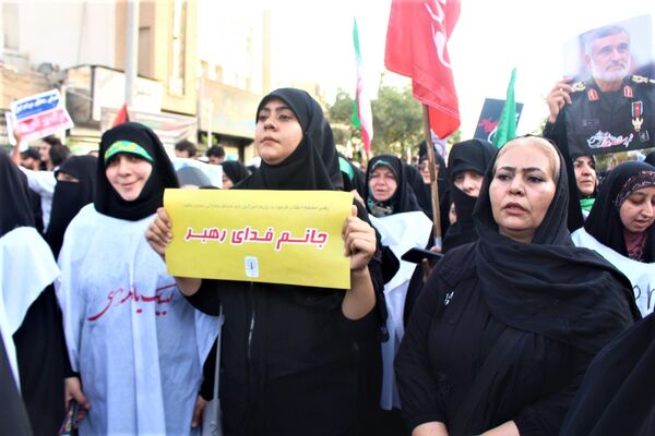حماسه حضور نوجوانان کفن‌پوش قمی در راهپیمایی «عهد خون»