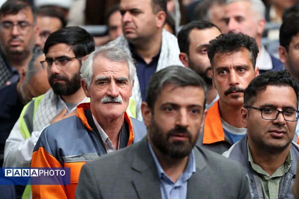 دیدار هزاران نفر از کارگران سراسر کشور با رهبر انقلاب