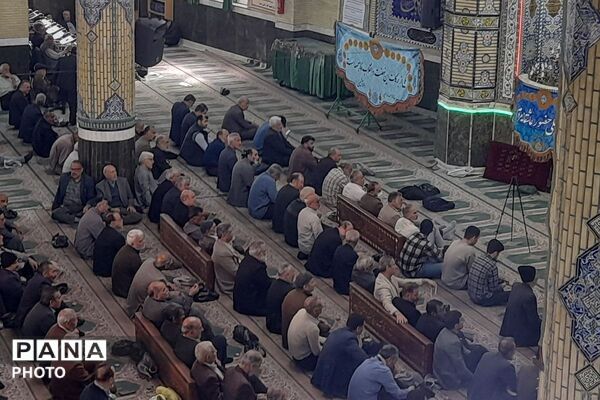 حضور پرشور نمازگزاران در نماز جمعه ورامین