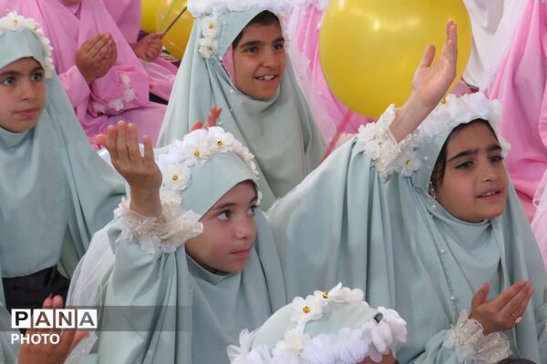 آغاز مسیر نور؛ قاب‌هایی از جشن تکلیف دختران شهرستان بن
