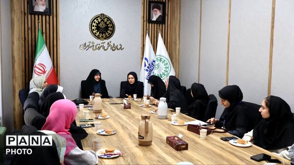 تولدی دوباره برای پانا در کنار خبرنگاران برتر 