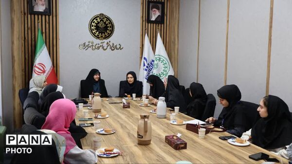تولدی دوباره برای پانا در کنار خبرنگاران برتر 