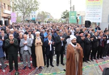 نماز عید فطر در روز بازگشت مومنین به فطرت خداجوی خود در شهرستان قدس برگزار شد.