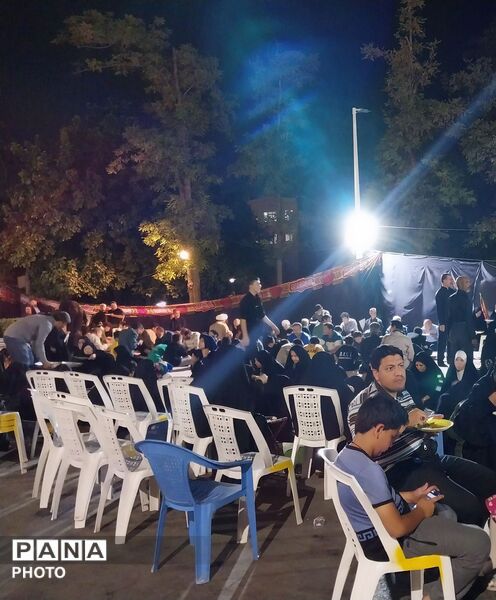 گرامیداشت چهلمین روز تدفین آقای شهید ایران و برگزاری مراسم شب شهادت امام حسن عسکری(ع) با حضور ۸۰۰ نفر