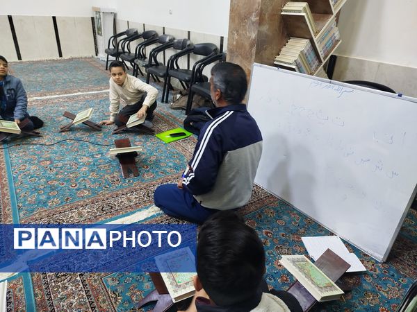 جلسه هفتگی آموزش قرآن در شهرستان خلیل آباد 