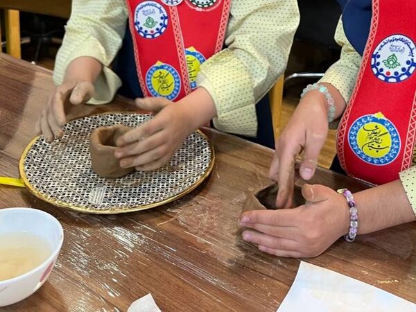 شکوفایی استعدادهای هنری دانش آموزان پایه چهارم دبستان آرمینه مصلی نژاد