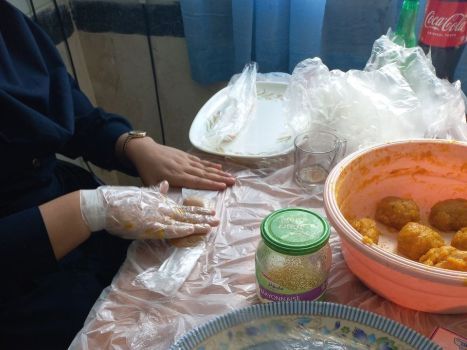 هنرجویان هنرستان فرزانگان گوگان: تجربه‌ای زنده از یادگیری مهارتی در کارگاه آشپزی گروهی