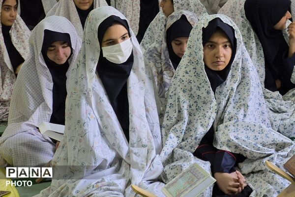 نخستین نماز جماعت سال تحصیلی در ناحیه یک شیراز