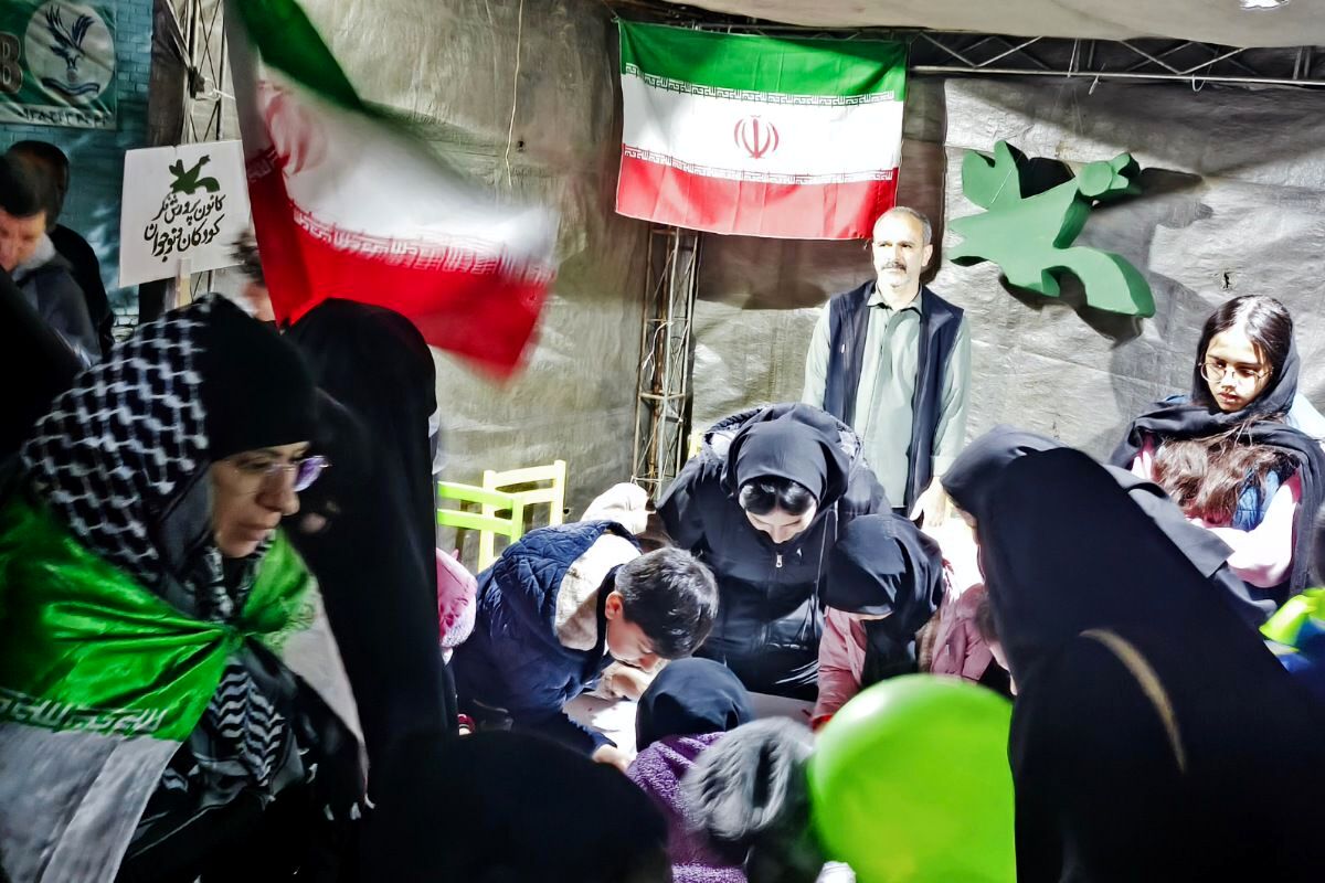 برپایی غرفه کانون پرورش فکری کودکان و نوجوانان اندیشه در تجمعات مردمی