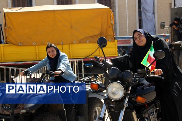 نمایشگاه هفته دفاع مقدس لاله‌های روشن در تبریز 