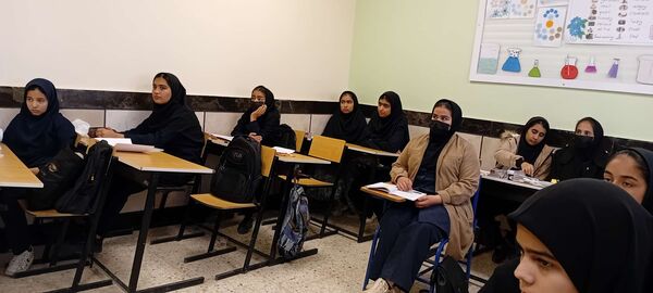 بازدید مسئولین آموزش و پرورش خلیل آباد از دبیرستان مادرمهربان نقاب