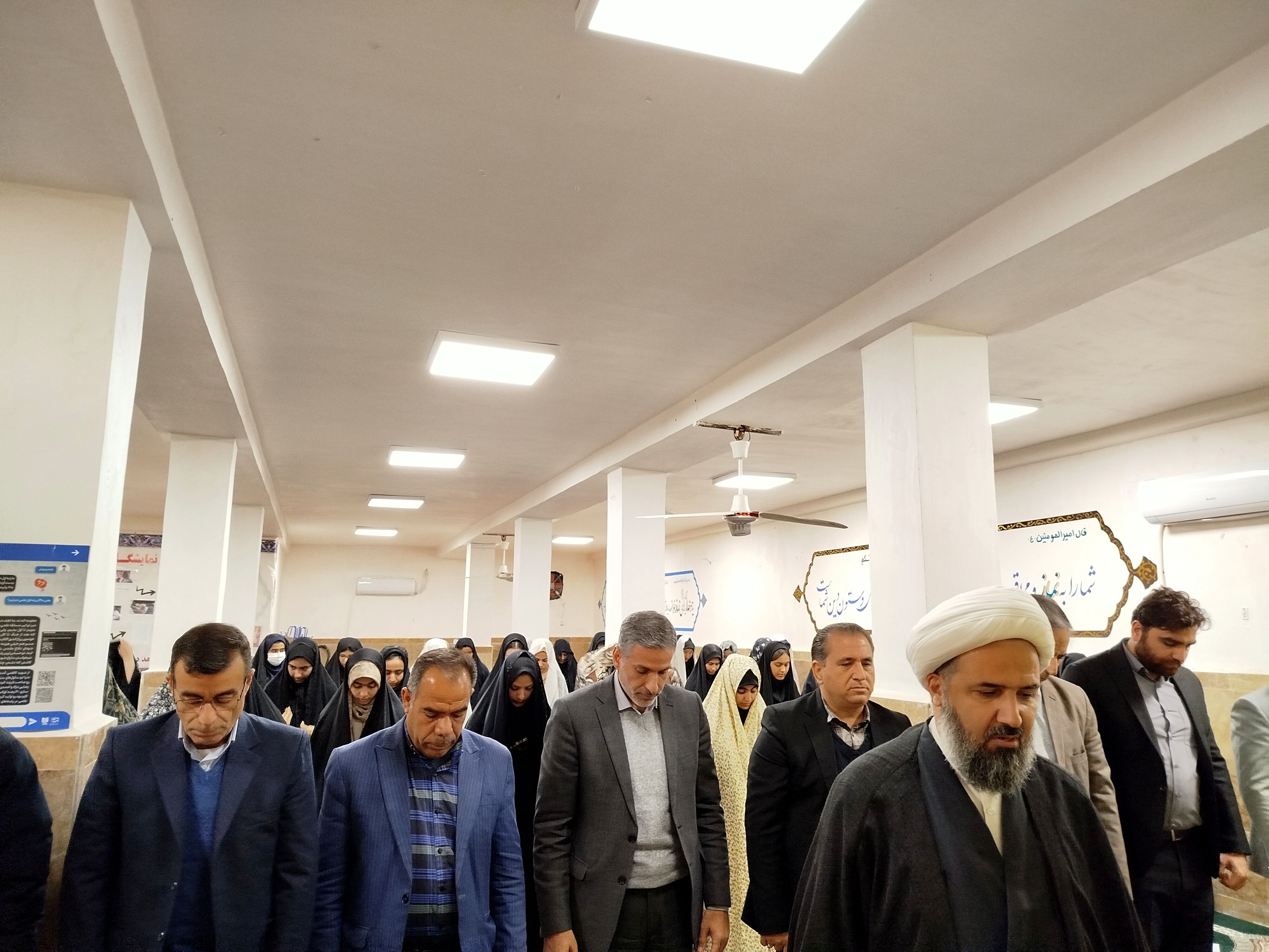محفل انس با قرآن و سفره افطار با حضور مسئولان شهرستان پلدختر برگزار شد