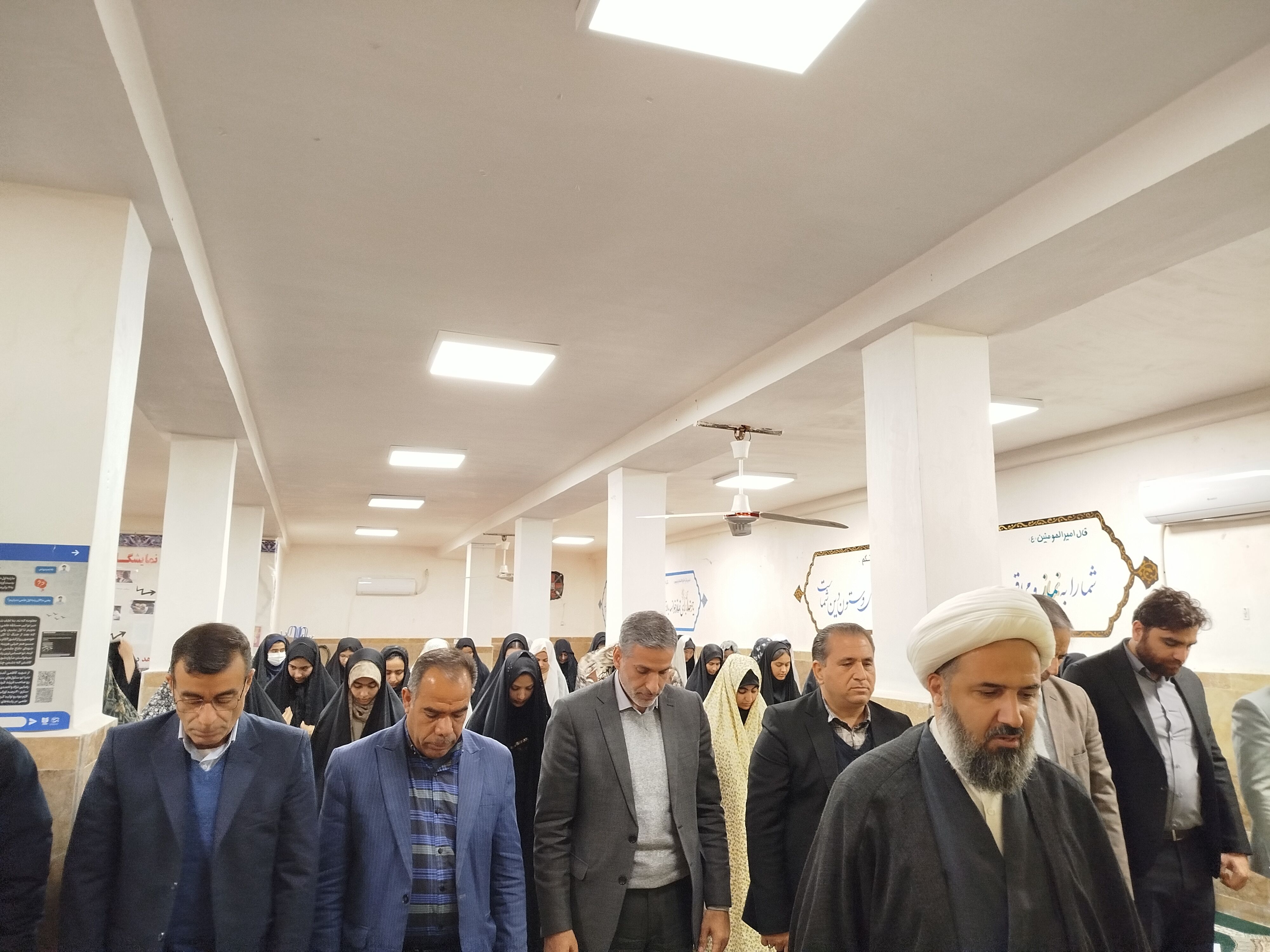 محفل انس با قرآن و سفره افطار با حضور مسئولان شهرستان پلدختر برگزار شد