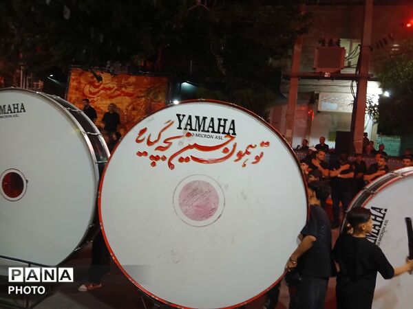 عزاداری مردم به ویژه نوجوانان و جوانان در سوگ سرور و سالار شهیدان