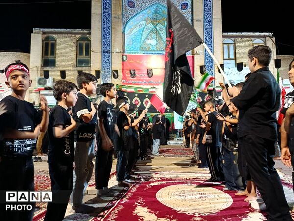 نوای «احلی من العسل» مقابل مسجد جامع حاجی‌آباد