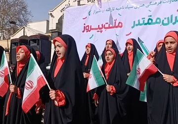 حضور دانش‌آموزان، کودکان و نوجوانان شیرازی در راهپیمایی 22 بهمن
