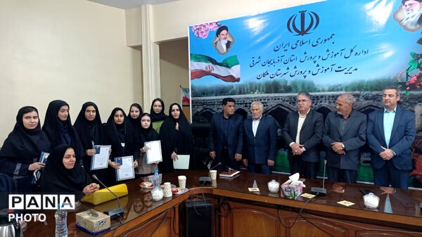 تجلیل از دانش‌آموزان مقام‌آور جشنواره علمی و پژوهشی در ملکان