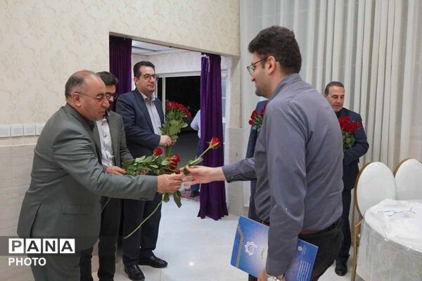 تجلیل از خبرنگاران و فعالان رسانه‌ای بجنورد به مناسبت روز خبرنگار