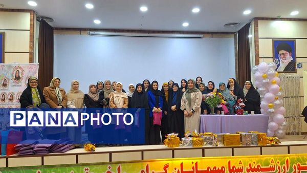 گرامیداشت معلمان و فارغ‌التحصیلان در دبیرستان شهید بابایی