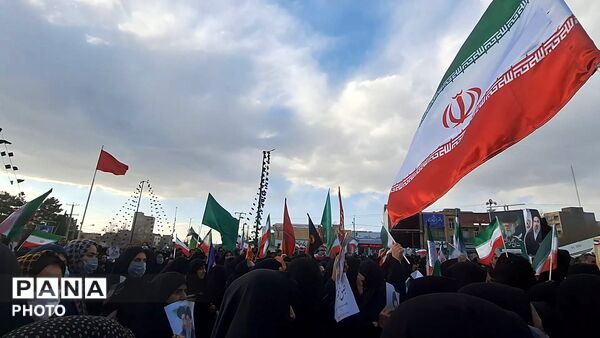 مراسم بیعت مردم ملایر با آیت‌الله سید مجتبی خامنه‌ای