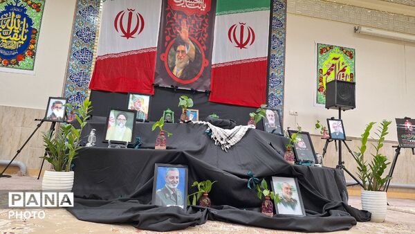 محفل نورانی انس با قرآن کریم به پاسداشت یاد رهبر شهید