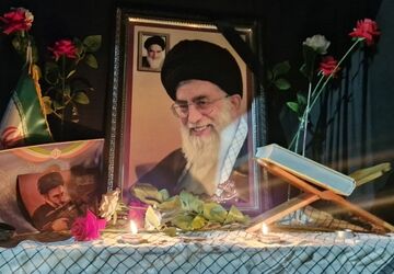 ملت با حضور خود در راهپیمایی ها، تجدید بیعت با انقلاب و نیروهاى مسلح را فریاد زدند