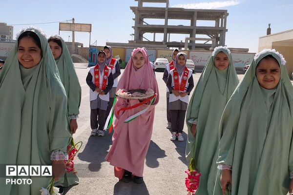 جشن عاطفه‌ها در دبستان شهید امیرکمندی