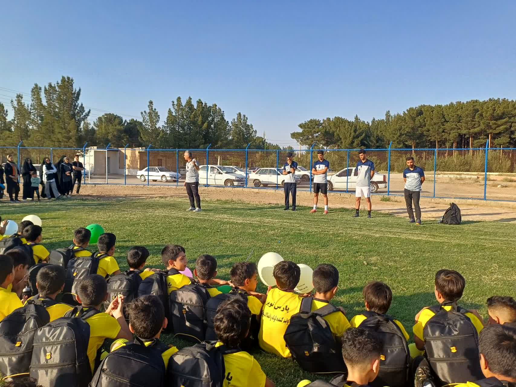 راه اندازی مدرسه فوتبال پسران باشگاه پر سیمرغ شهر حبیب آباد