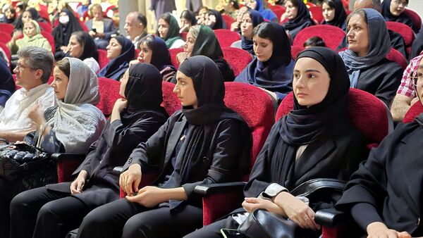 تقدیر و تجلیل از ستارگان درخشان هنرستان هنرهای زیبای اصفهان