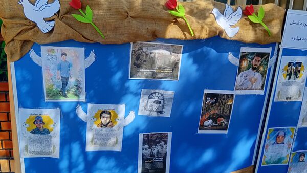 جشن‌ روز‌ دانش‌ آموز‌ در‌ دبیرستان‌ عطیه