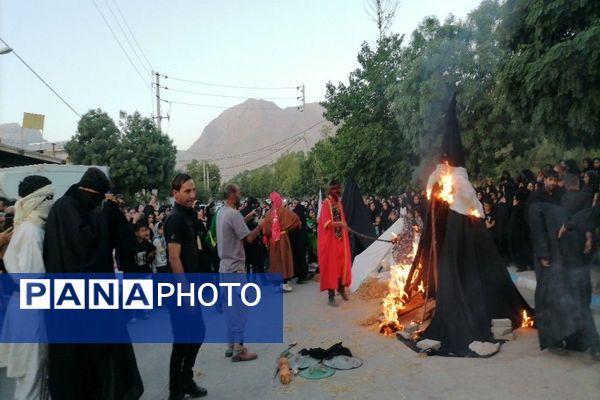 مراسم نمادین آتیش زدن خیمه ها در عصر روز عاشورا در شهر بار