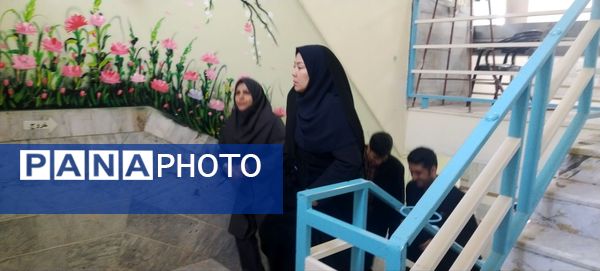بازدید استانی کارشناس بهداشت از دبیرستان شهید محمدی پور