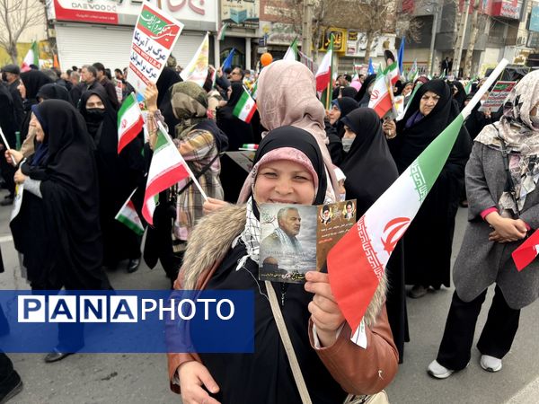 حضور پرشور مردم در راهپیمایی ۲۲ بهمن هشتگرد