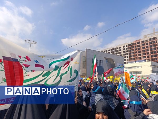 راهپیمایی 13 ابان در عرصه میدان شهدا مشهد مقدس 